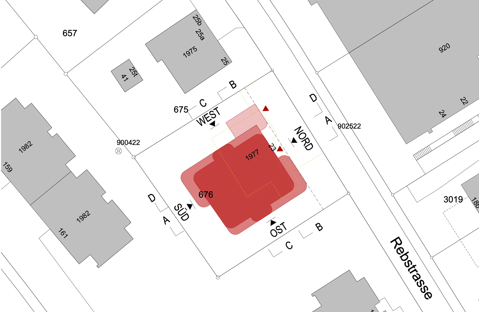 Situationsplan 1:500: Parzelle an der Rebstrasse mit dem Neubau in Rot